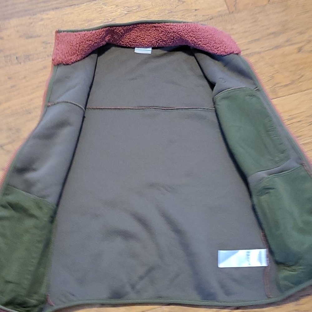 Columbia plush mauve/olive vest - Picture 3 of 3